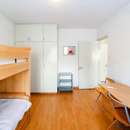 Family Friendly 2-bed On Seafront Apartament