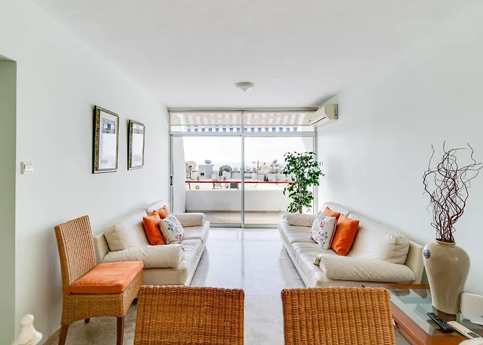 Family Friendly 2-bed On Seafront * 利马索尔