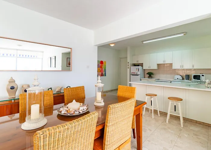 Family Friendly 2-bed On Seafront 公寓 *