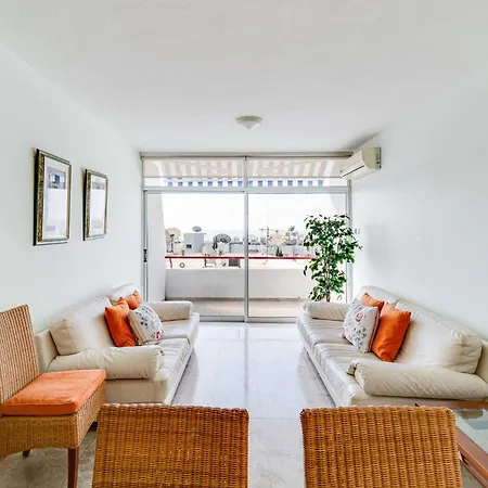 Family Friendly 2-bed On Seafront * Лимасол