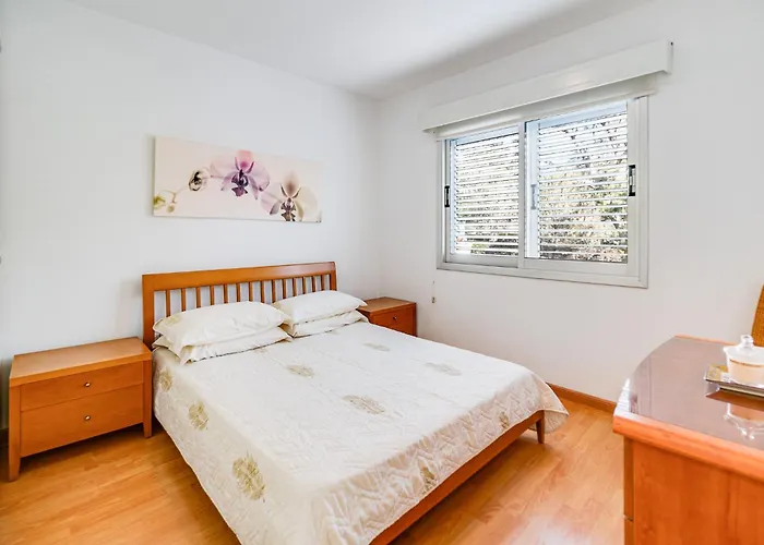 Family Friendly 2-bed On Seafront Λεμεσός