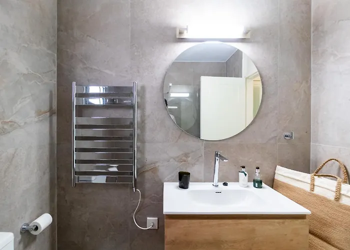 Family Friendly 2-bed On Seafront Λεμεσός