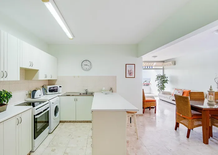 Family Friendly 2-bed On Seafront * Λεμεσός
