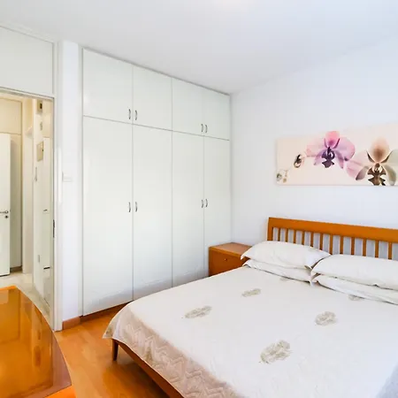 Family Friendly 2-bed On Seafront 아파트 레메소스