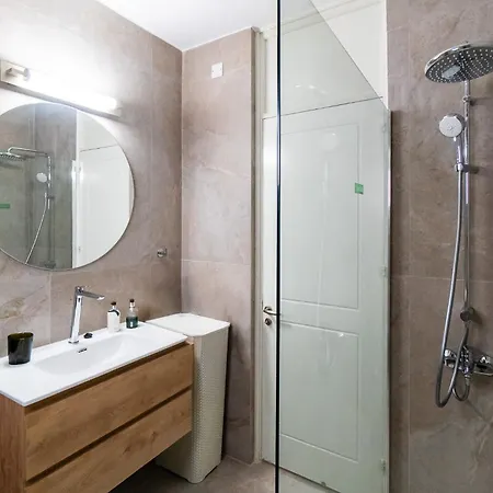 Family Friendly 2-bed On Seafront * 레메소스