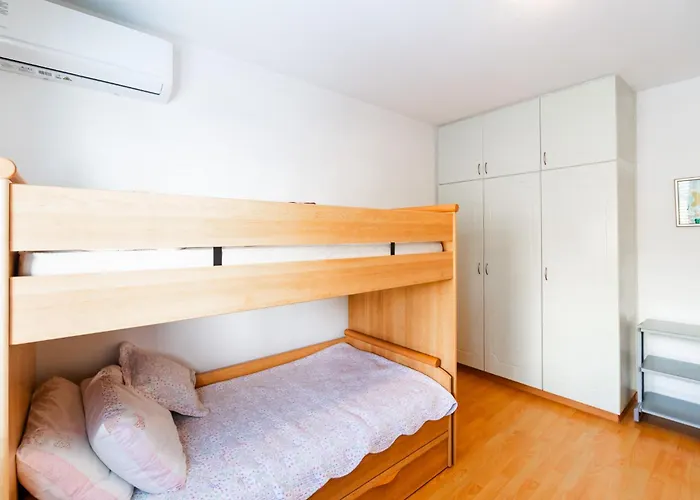 Family Friendly 2-bed On Seafront * Lemesos